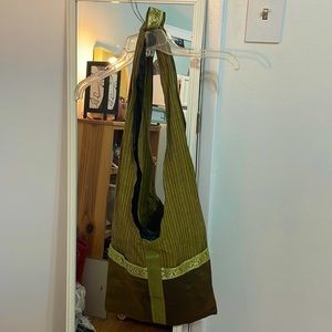 green reflective bag, very lightweight